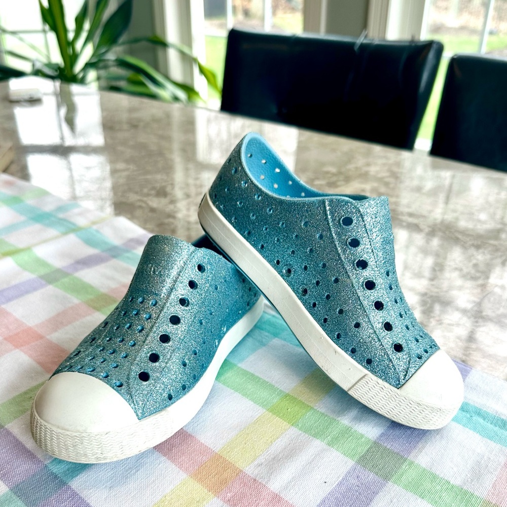 Native Jefferson Bling Girls shoes size 12